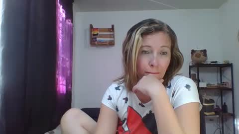 Snapshot of charlot_ponze chatting on January 2025 09:51:02 PM charlott online show from January 2025 09:51:02 PM