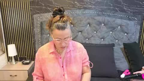 Snapshot of charlotte__g chatting on May 2026 03:07:02 PM charlotte online show from May 2026 03:07:02 PM