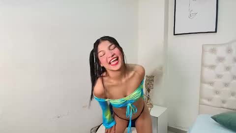 Snapshot of charlotte_capell chatting on January 2025 03:07:02 AM Charly online show from January 2025 03:07:02 AM