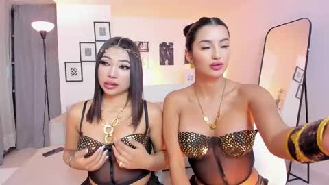 Snapshot of charlotte_es chatting on November 2025 12:02:01 AM Charlotte online show from November 2025 12:02:01 AM