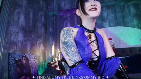 Charlotte online show from December 2025 07:53:02 PM