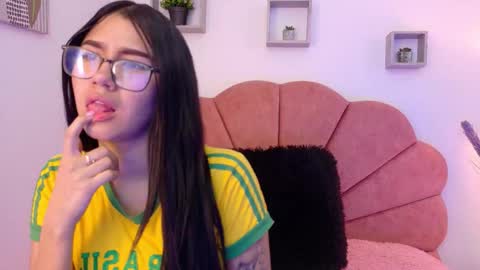 Charlotte  online show from November 2025 08:19:01 PM