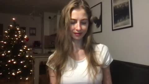 Snapshot of charlotte_roche chatting on December 2025 04:34:02 PM Charlotte Roche online show from December 2025 04:34:02 PM