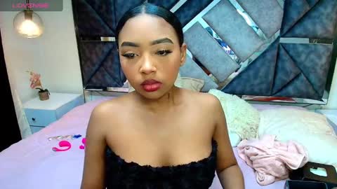 charlotte_walker1 online show from September 2025 03:54:01 AM