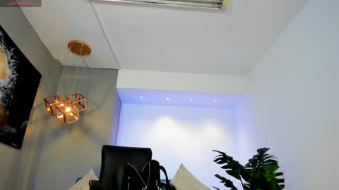 Snapshot of charlotte_whitee1 chatting on April 2026 11:48:01 AM Charlotte Everyday From 0700 to 1300 Col Time online show from April 2026 11:48:01 AM