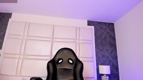Snapshot of charlotte_whitee1 chatting on May 2026 11:18:01 AM Charlotte Everyday From 0700 to 1300 Col Time online show from May 2026 11:18:01 AM