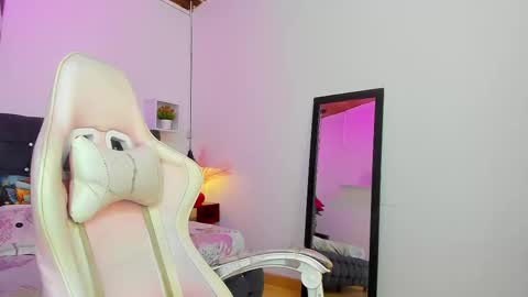 Snapshot of charly_morningstar chatting on September 2025 05:11:01 AM Charly online show from September 2025 05:11:01 AM