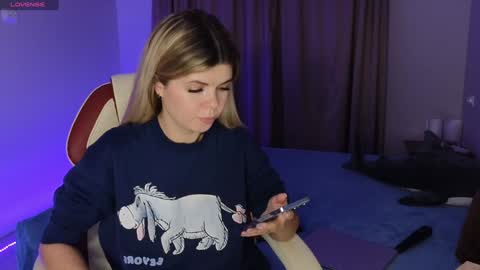 Kira online show from December 2024 06:53:02 PM