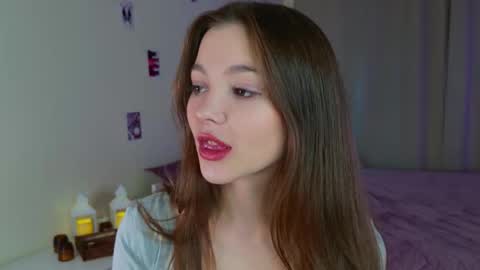 Snapshot of charming_bliss chatting on September 2025 03:44:02 PM Kaylee online show from September 2025 03:44:02 PM