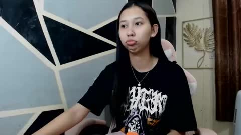 Charm online show from December 2025 04:42:02 AM