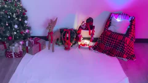 JASMINE   usually going live about 2 am UTC  online show from December 2024 03:38:02 AM