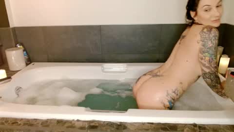 Snapshot of chaykneadscookie chatting on November 2025 06:26:02 AM Cookie Chay online show from November 2025 06:26:02 AM