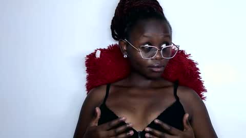 Snapshot of cheeky_charms chatting on September 2025 02:21:01 PM cheeky_charms online show from September 2025 02:21:01 PM