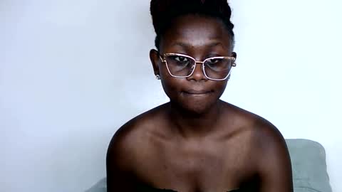 Snapshot of cheeky_charms chatting on October 2025 01:09:01 PM cheeky_charms online show from October 2025 01:09:01 PM