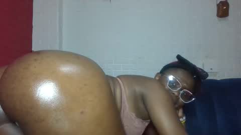 Snapshot of cheeky_charms chatting on December 2025 09:47:01 AM cheeky_charms online show from December 2025 09:47:01 AM