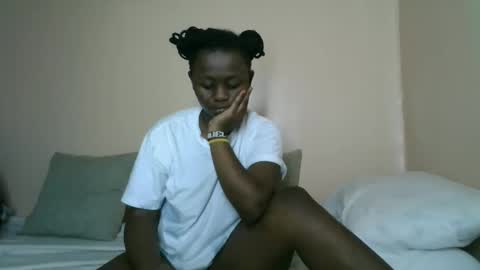 Snapshot of cheeky_charms chatting on March 2026 06:05:02 AM cheeky_charms online show from March 2026 06:05:02 AM