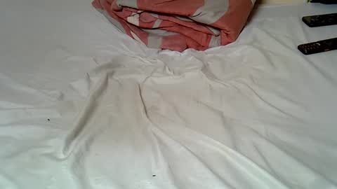 Snapshot of chekyguys chatting on March 2026 05:15:02 AM Keve Meddy online show from March 2026 05:15:02 AM