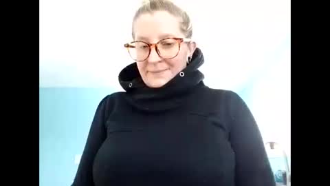 Snapshot of chelseasentra1 chatting on December 2024 05:44:02 PM Chelsea online show from December 2024 05:44:02 PM