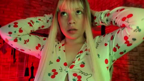 Snapshot of cherry_xoxx chatting on October 2025 11:39:02 AM online show from October 2025 11:39:02 AM