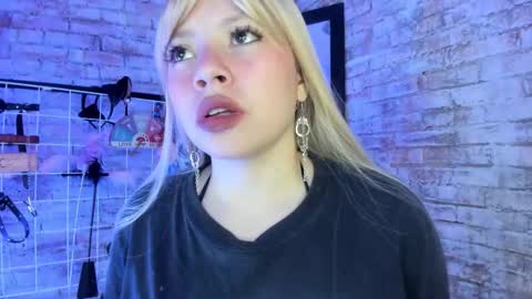 Snapshot of cherry_xoxx chatting on November 2025 12:06:02 PM online show from November 2025 12:06:02 PM