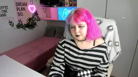 Snapshot of cherrybounce chatting on February 2026 09:40:02 PM Sarah online show from February 2026 09:40:02 PM