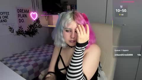 Snapshot of cherrybounce chatting on February 2026 09:33:02 PM Sarah online show from February 2026 09:33:02 PM