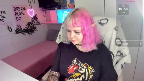 Snapshot of cherrybounce chatting on February 2026 09:24:02 PM Sarah online show from February 2026 09:24:02 PM