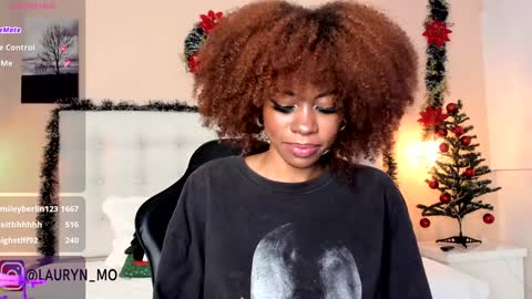 Snapshot of cherrybr_ chatting on December 2024 04:04:02 AM Cherry Lady online show from December 2024 04:04:02 AM