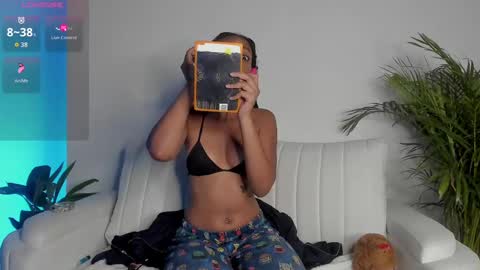 Snapshot of cherrybr_ chatting on October 2025 01:33:02 AM Cherry Lady online show from October 2025 01:33:02 AM