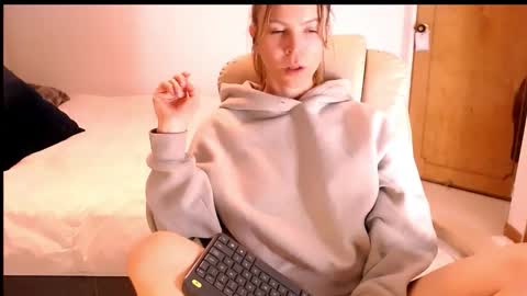 Anna online show from November 2025 02:34:02 AM