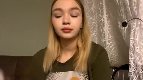 Snapshot of cherryleija chatting on December 2025 02:33:01 PM Lei online show from December 2025 02:33:01 PM