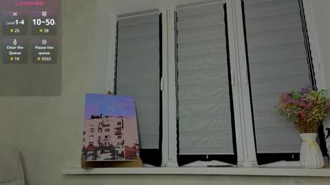 Lysia online show from November 2025 12:05:01 PM