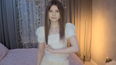 aroline online show from April 2026 02:13:02 PM