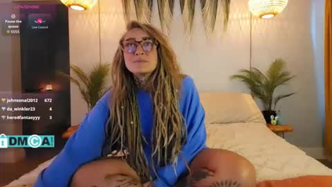 Chevi Blue online show from October 2025 04:18:01 PM