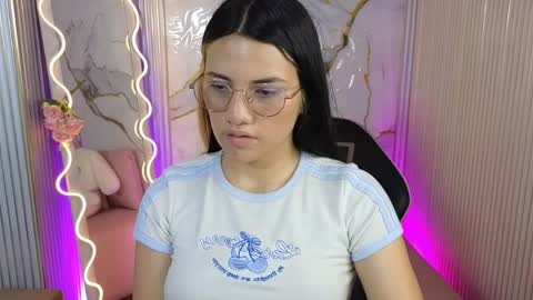 Snapshot of chiara_tay chatting on April 2026 07:09:01 PM Chiara online show from April 2026 07:09:01 PM