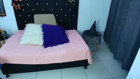 LAURA online show from October 2025 12:00:02 AM