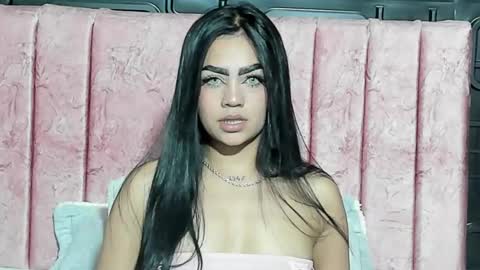 Snapshot of chistail_ chatting on December 2025 03:10:01 PM Cristal online show from December 2025 03:10:01 PM