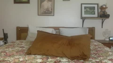 chloe and dic online show from February 2025 05:03:02 AM