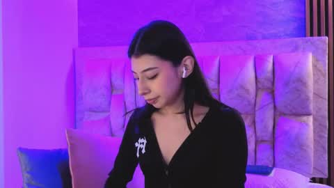 chloe_bluee_ online show from April 2026 11:05:02 AM