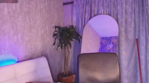 Snapshot of chloe_bronze chatting on May 2026 08:17:01 PM Chloe online show from May 2026 08:17:01 PM