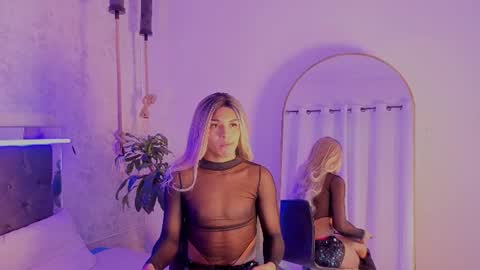 Snapshot of chloe_bronze chatting on June 2026 12:22:01 PM Chloe online show from June 2026 12:22:01 PM