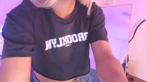 Snapshot of chloe_bronze chatting on July 2026 07:30:01 PM Chloe online show from July 2026 07:30:01 PM