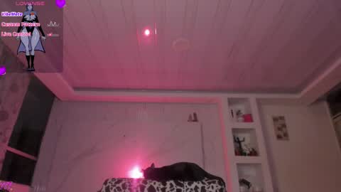 chloe_cooperr online show from April 2026 11:36:01 PM