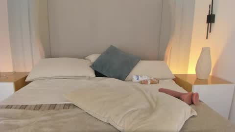 Chloe online show from May 2026 02:45:01 PM