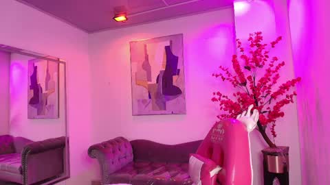 Chloe online show from April 2026 11:26:02 AM