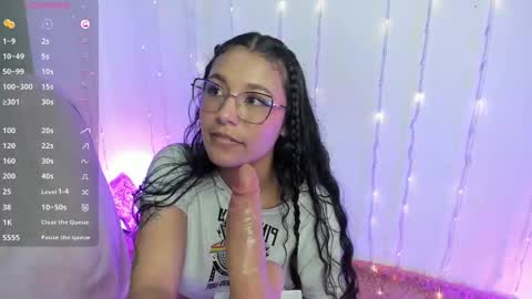 Chloe  online show from March 2025 05:00:02 AM