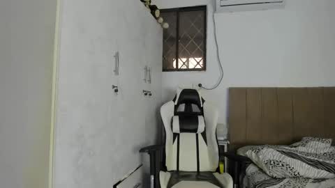 chloe online show from March 2025 10:15:02 PM