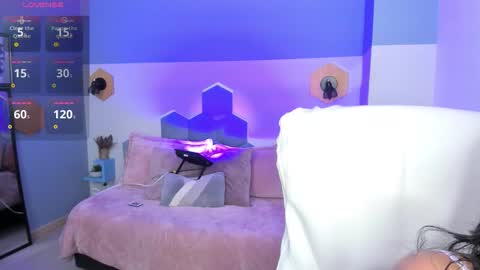 Chloe online show from September 2025 03:01:01 PM