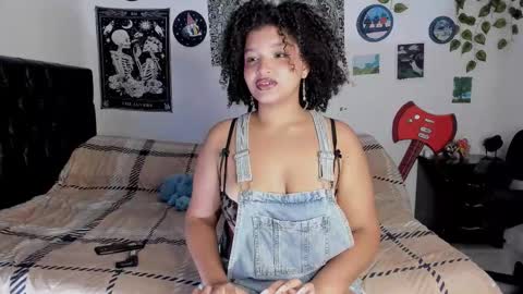 Snapshot of chloe_kisses chatting on September 2025 10:25:02 AM chloe_kisses online show from September 2025 10:25:02 AM