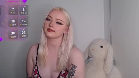 Chloe Levine online show from September 2025 10:00:02 PM